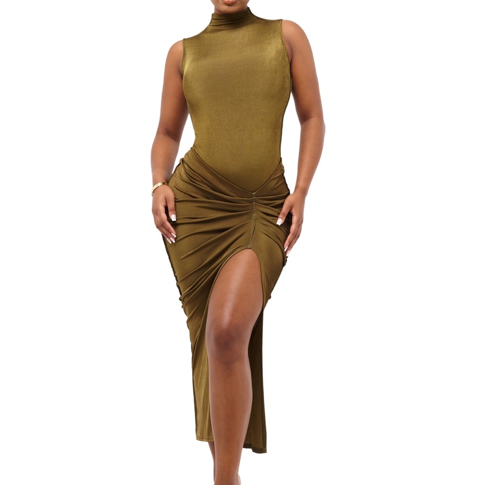Brand new with tags shimmery green skirt and body suit set!